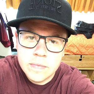 Meet your Posher, Devin